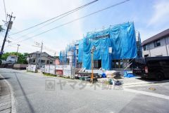 こちらの前面道路は南側6ｍ。お車の離合や、駐車もスムーズです＾＾オール電化。西鉄バス西伊岐須停まで徒歩14分＾＾
