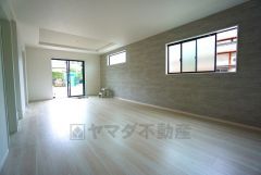 断熱性能の窓ガラスを採用。省エネ、光熱費カットにも貢献します。 夏は涼しく、冬は暖かく快適に過ごせます。