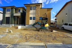 完成予想図。 流行に左右されないベーシックなカラーリングは、永住にふさわしい佇まいです＾＾インナーバルコニーがアクセントとなったハイセンスな外観です。