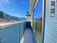 お洗濯物を干すスペースとしても十分な広さがあります。  お天気の良い日はお洗濯物がよく乾きそうな日当たり良好のバルコニー＾＾