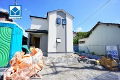 イオン穂波ショッピングセンター徒歩4分＾＾車で約1分（300ｍ）お買い物に便利です。西鉄バス「枝国三区」停徒歩4分＾＾