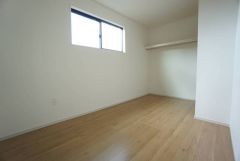 温かい光の差し込むゆとりのある居室をぜひ現地にてご確認くださいませ。