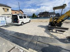 駐車スペースはゆとりある3台分を確保。マイカー用に、お客さま用に、余裕を持ってご利用いただけます^^