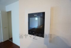 防犯性、セキュリティ対策に安心できるテレビモニター付きインターフォンです。セールスマン対策にもなり安心できます。