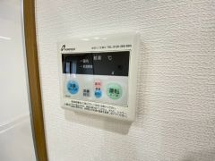 キッチン横からボタンひとつで操作が楽々。