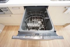同仕様写真。家事の時間が短縮できる食器洗浄乾燥機付。後片付けもラクラクです。