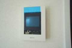 防犯性、セキュリティ対策に安心できるテレビモニター付きインターフォンです。セールスマン対策にもなり安心できます。