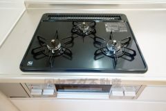 同仕様写真。3口コンロなので、効率よくお料理が楽しめます。毎日のお料理も楽しくなりますね＾＾