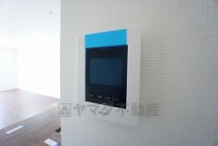 防犯性、セキュリティ対策に安心できるテレビモニター付きインターフォンです。セールスマン対策にもなり安心できます。