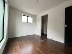 2面採光を確保した明るい室内は、風通しも良く、大変居心地の良い空間となっております。爽やかな風を感じて起きる朝は、快適生活の始まりに。