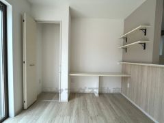 キッチン横にはスタディカウンターを設置。お子様のお勉強を見たり、趣味スペースとしてもご活用できます。
