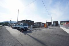 前面道路は交通量が少なく小さなお子様がいるご家庭でも安心です＾＾