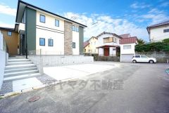 前面道路は西側約4.6ｍ。交通量が少なく小さなお子様がいるご家庭でも安心です＾＾