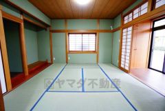 リビングからの続き間として和室をご用意しました。普段はリビングとつなげて開放的なスペースとして。来客時には客間としてお使いいただけます。