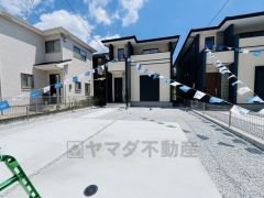 カースペースは並列停めやすい並列駐車2台。