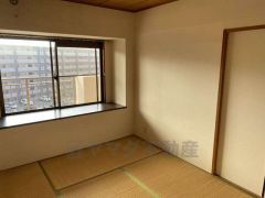 リビング隣には、ホッとできる和室を用意。お子様のお昼寝スペースや書斎としてなど、いろいろとお使い頂けます。
