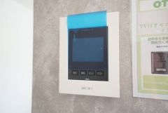防犯性、セキュリティ対策に安心できるテレビモニター付きインターフォンです。セールスマン対策にもなり安心できます。