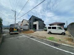 前面道路は東側約4.6ｍ。 交通量が少ないため小さなお子様がいるご家庭も安心です＾＾ 2沿線利用。駐車3台。