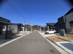 前面道路は広く、駐車もラクラクです＾＾