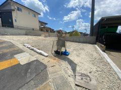 駐車スペースはゆとりある2台分を確保。マイカー用に、お客さま用に、余裕を持ってご利用いただけます^^