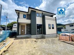 敷地面積広々60坪＾＾ 西鉄バス赤坂停徒歩7分。 イオン福岡まで車で約12分。（3.7ｋｍ）ショッピングや映画鑑賞など楽しめます＾＾
