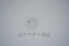 火災発生をいち早く知らせてくれる火災報知器は標準装備です。