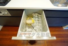家事の時間が短縮できる食器洗浄乾燥機付。後片付けもラクラクです。