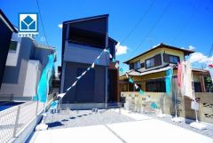 西鉄二日市駅・JR都府楼南駅まで徒歩10分。スーパー・コンビニまで徒歩5分。