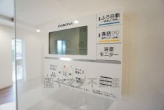 キッチン横からボタンひとつで操作が楽々。