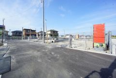前面道路は交通量が少なく小さなお子様がいるご家庭でも安心です＾＾
