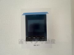 防犯性、セキュリティ対策に安心できるテレビモニター付きインターフォンです。セールスマン対策にもなり安心できます。