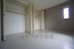 全居室に収納完備。下段を引き出し収納にするなど、空いたスペースを有効活用すれば収納力がグッと高まります。常に整理整頓されたお部屋は気持ちがいいです＾＾