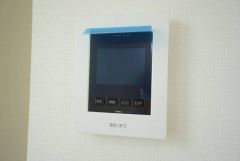 防犯性、セキュリティ対策に安心できるテレビモニター付きインターフォンです。セールスマン対策にもなり安心できます。