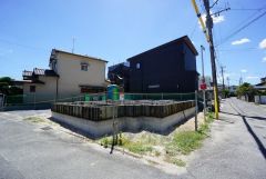 角地のため、日当たり・通風良好。明るく快適な住環境です。 道路に面する面が多く、採光や通風に優れた快適な暮らしを実現。