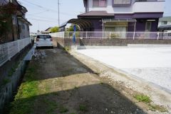 車の通行が少なく小さなお子様がいるご家庭でも安心して過ごせます＾＾大型車の通行がほとんどなく、騒音や振動が少ないので静かで快適な生活を送れます。