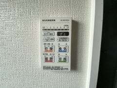 浴室暖房乾燥機には、暖房、乾燥、涼風、換気の4つの機能が付いています。タイマー付きです。