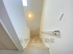 ご年配の方でも安心できる、手すり付き階段です＾＾