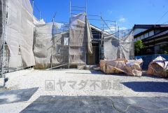 現地（2025年7月）撮影写真。 2025年8月上旬完成予定。 同一ハウスメーカー物件内覧可能です。お気軽にお問い合わせください＾＾