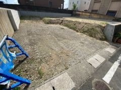 駐車スペースはゆとりある3台分を確保。マイカー用に、お客さま用に、余裕を持ってご利用いただけます^^