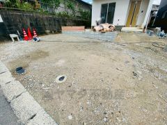 駐車スペースはゆとりある3台分を確保。マイカー用に、お客さま用に、余裕を持ってご利用いただけます。