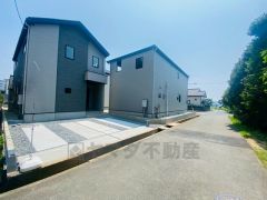 前面道路は大型車両の通行も無く静かで快適な生活を送れます＾＾交通量が少なく小さなお子様がいるご家庭も安心です＾＾
