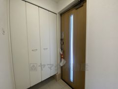 たっぷり収納できるシューズボックスです。家族全員の靴がきれいに整頓できます。