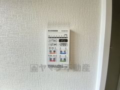 浴室暖房乾燥機には、暖房、乾燥、涼風、換気の4つの機能が付いています。タイマー付きです。