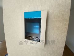 防犯性、セキュリティ対策に安心できるテレビモニター付きインターフォンです。セールスマン対策にもなり安心できます。