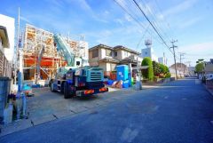 前面道路は南西側約4.35ｍ。車の通行が少なく小さなお子様がいるご家庭でも安心して過ごせます＾＾