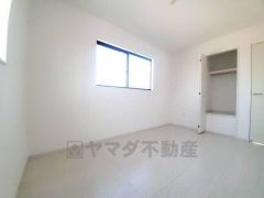 陽当たり、風通しの良いお部屋＾＾暖かい光が差し込みます。リラックスして充実した自分の時間をお過ごし下さい。 
