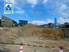 現地（2025年8月）撮影。駐車もらくらくの敷地面積60坪以上。快適でゆとりのある生活空間で新生活を始めましょう^^