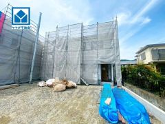 敷地面積74坪。スーパー、コンビニまで徒歩10分圏内とお買い物が便利＾＾ お庭付きで楽しみが広がります＾＾
