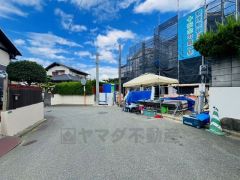敷地面積広々57坪。スーパー徒歩9分。コンビニ・ドラックストア徒歩12分。